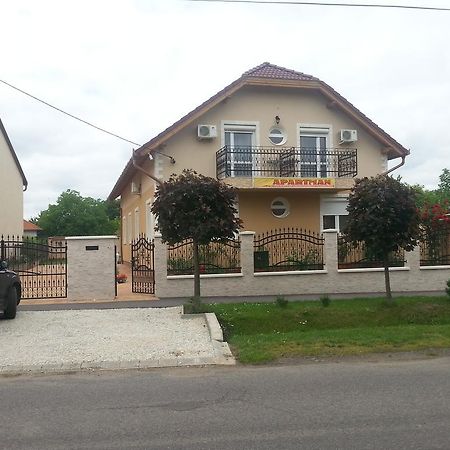 Marinica Apartman Hajduszoboszlo Luaran gambar