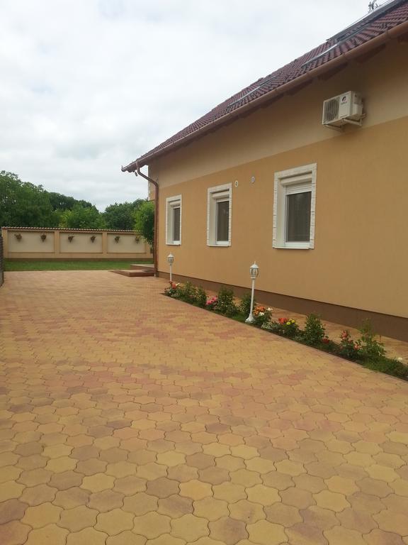 Marinica Apartman Hajduszoboszlo Luaran gambar