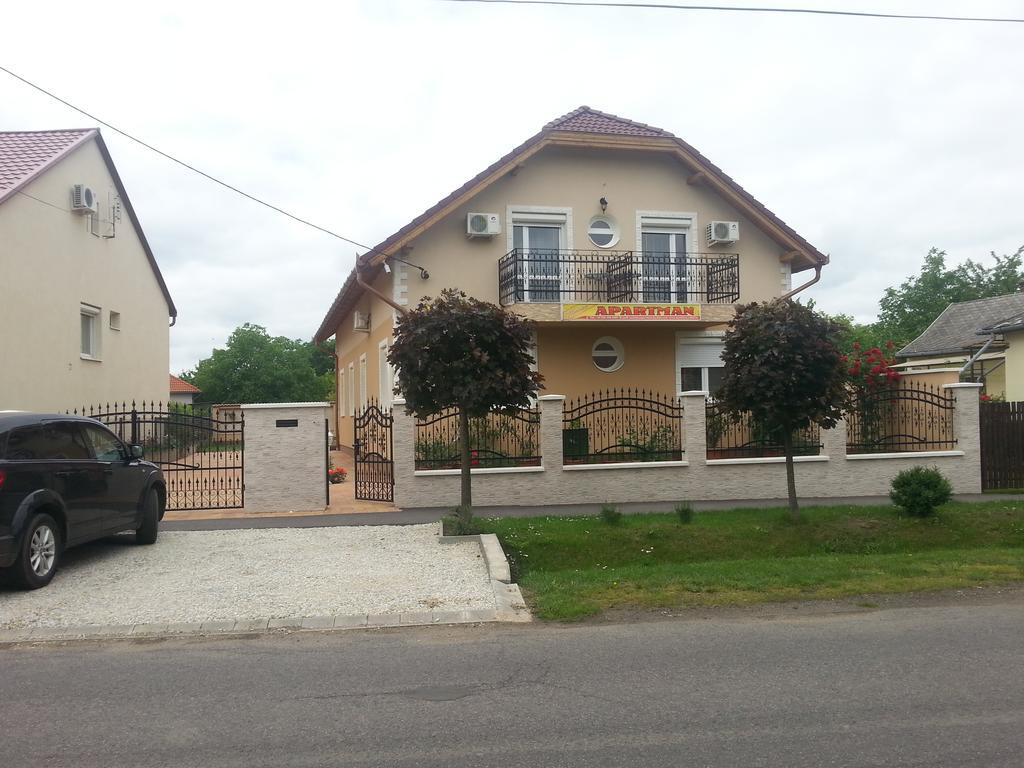 Marinica Apartman Hajduszoboszlo Luaran gambar